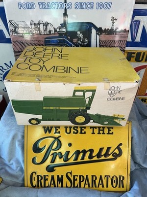 Ertl John Deere 6600 Combine 1/24 in Ice Cream Box.