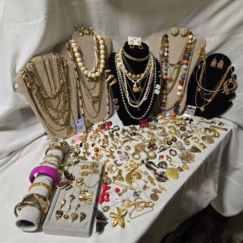 Vtg Lot 200 Pc Trifari Brooches Earrings Monet Napier Signed Unsign GOLD TONE 8#