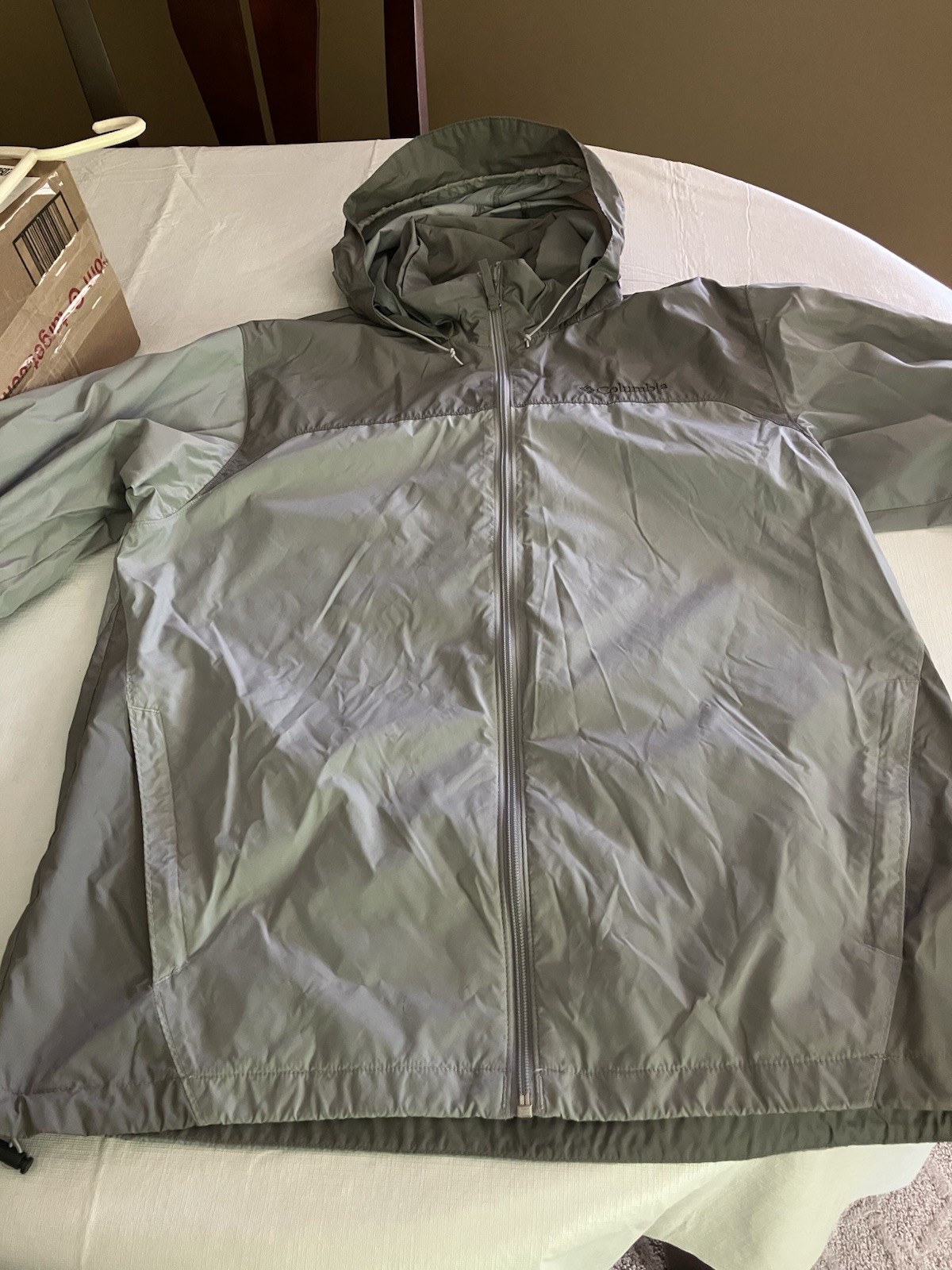 COLUMBIA Lightweight Men’s M Gray Hooded Windbreaker Jacket Packable Coat