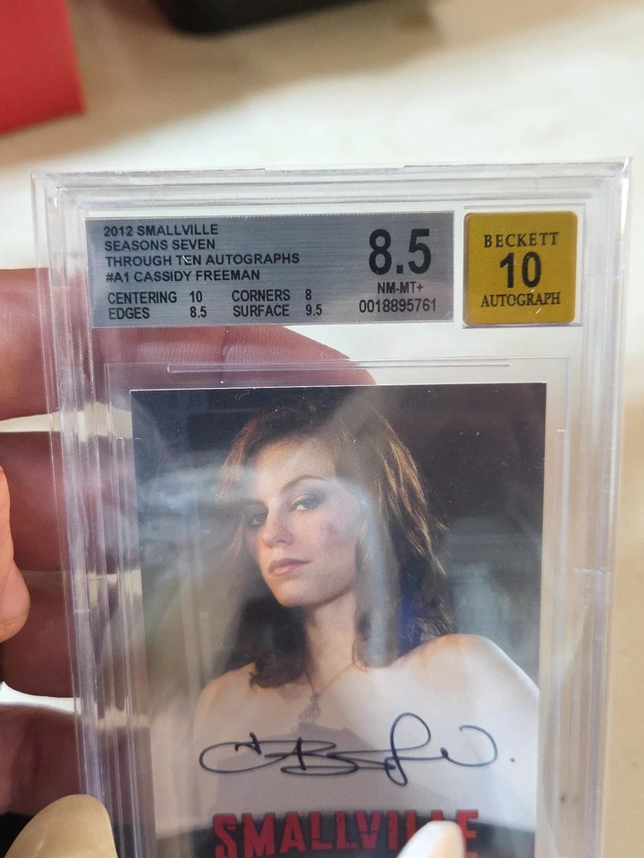 2012 Smallville Seasons 7-10 cartão automático A1 Cassidy Freeman como Tess Mercer BGS 8.5 - Imagem 2 de 3