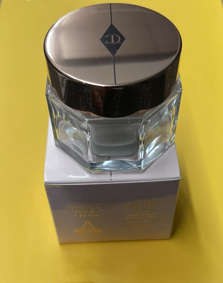 Crema hidratante facial Charlotte's Tilbury Magic 50 ml Foto 4 de 4