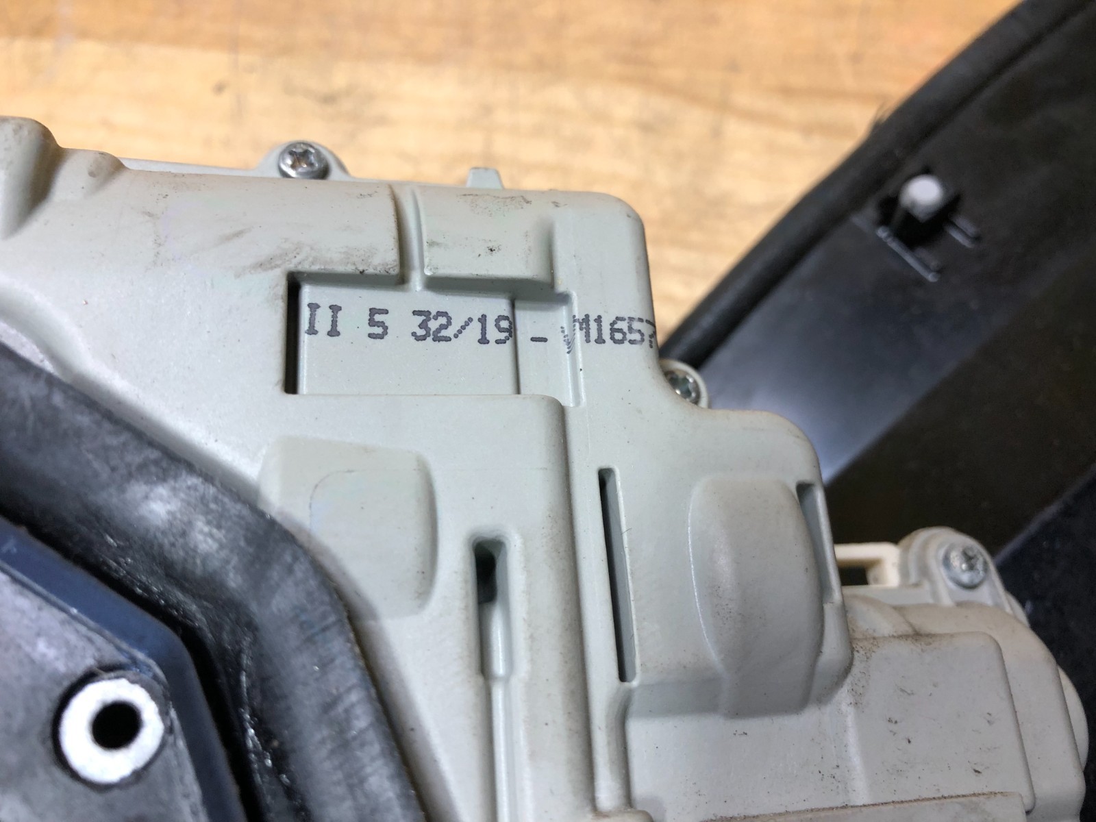 2017-2020 Bentley Bentayga Rear Left Door Actuator W/ Soft Close Motor 4M0839015