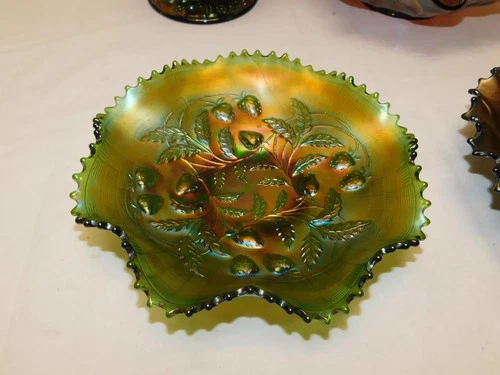 ANTIQUE NORTHWOOD GREEN STRAWBERRY CARNIVAL BOWL