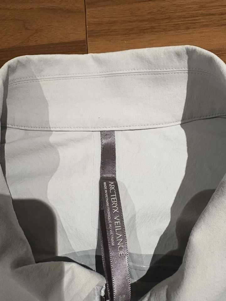 Arcteryx Veilance Lexer GoreTex Coat- WOMENS Small, light Gray Color - Image 2 of 4