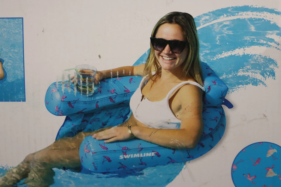 Tumbona inflable Swimline original cubierta de tela con asiento de cabestrillo Foto 2 de 4