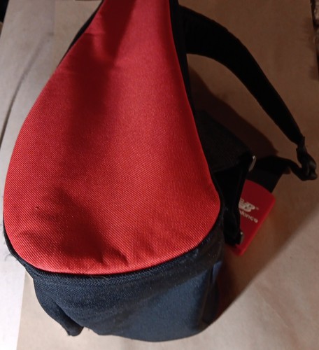New Balance NBx rot schwarz Rucksack Sling gepolstert 1 Riemen Nylon isoliert - Bild 2 von 14