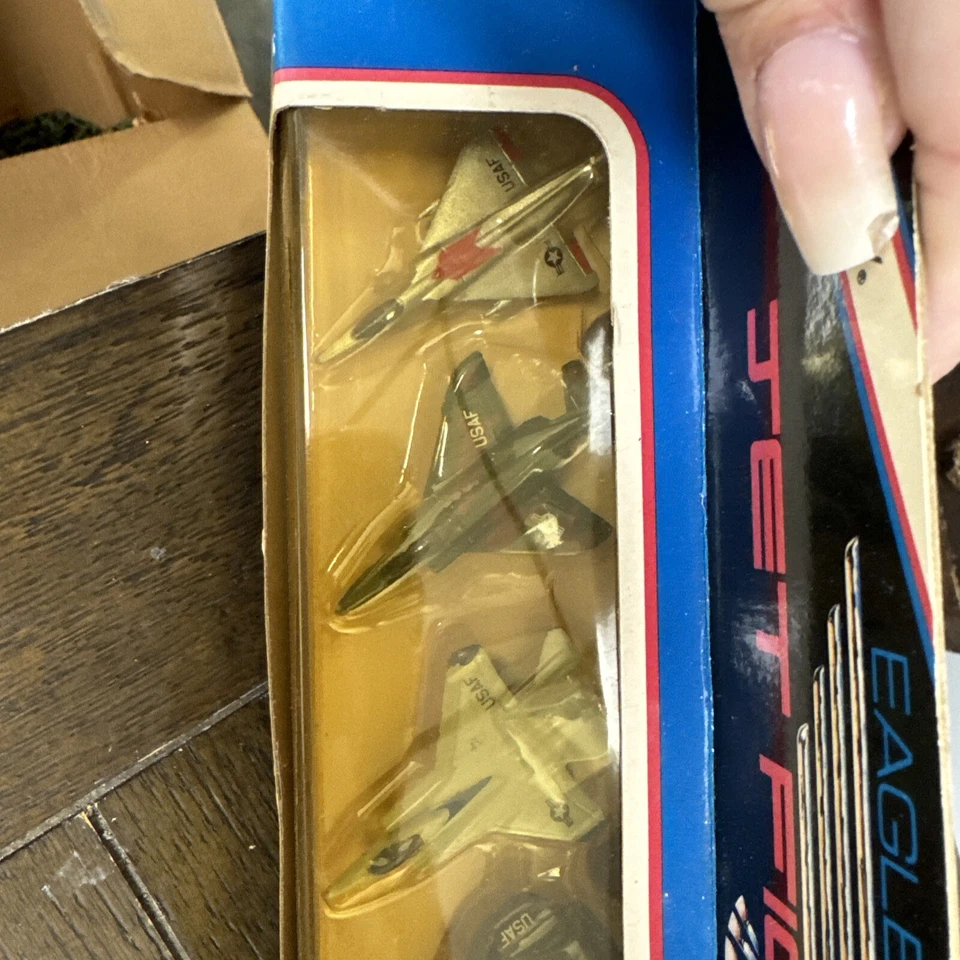 Tootsie Toy No. 1988 1701 Eagle Squad JET FIGHTERS Die-Cast - Aviones de juguete Foto 2 de 4