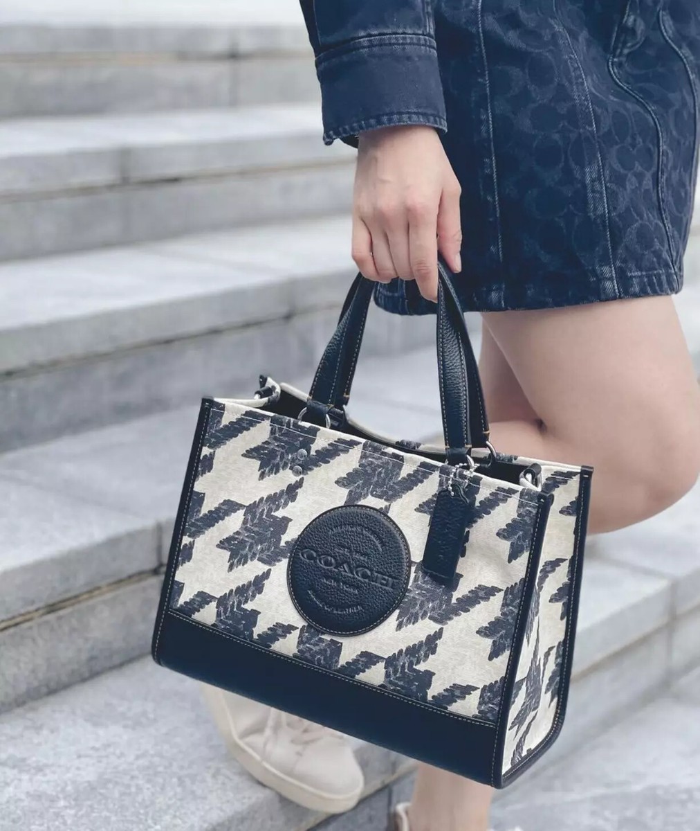NWT Coach Dempsey 30 Carryall Tote In Signature Jacquard CJ622