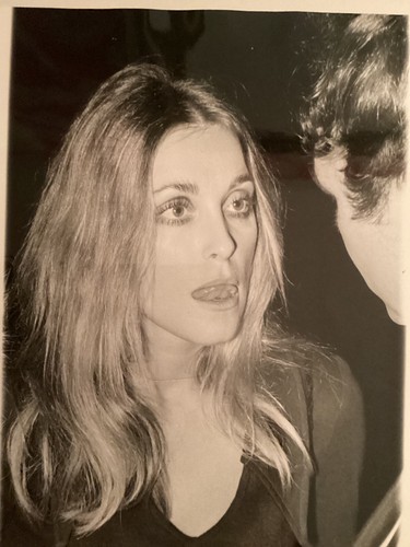 SHARON TATE Original Vintage candid photo - Picture 2 of 3
