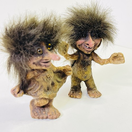 Vintage Nyform Norwegen Volkskunst Trolle tanzendes Paar Set 2 Mädchen Junge verbeugt - Bild 10 von 11