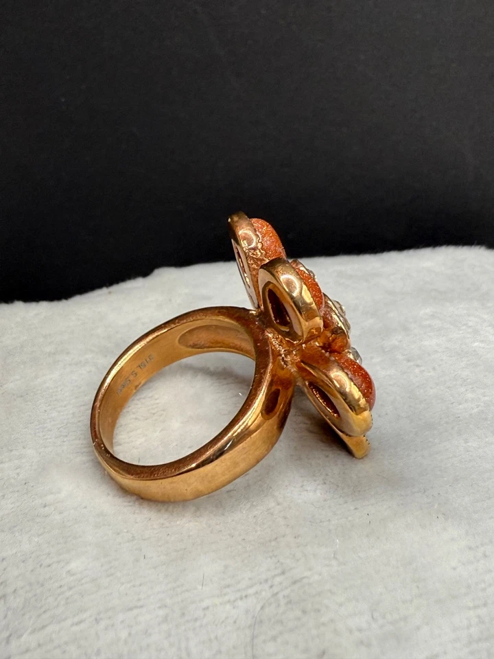Anillo Moderno Flor Piedra Dorada Estrás Naranja Acero Inoxidable Talla 8.25 Foto 4 de 4