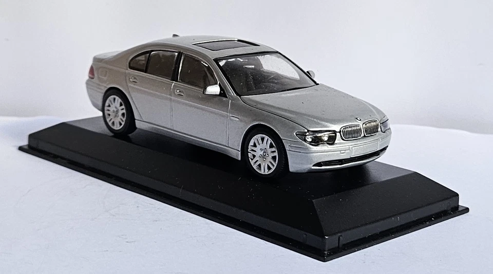 BMW SERIE 7 GRIS ARGENTE 2001 - TITANSILBER - MINICHAMPS 431020200 - NEUF 1:43 - Photo 4/4