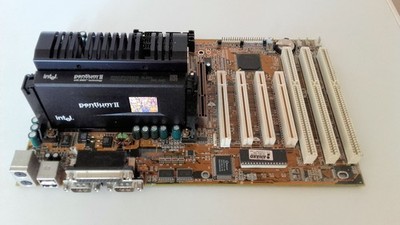 Vintage Motherboard ECS P6LX-A+ mit Slot1 CPU Intel Pentium II 333 MHz