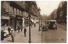 1922 Noyer Real Photo Postcard PARIS Sidewalk Newsstand L'avenue de l'Opéra Bus