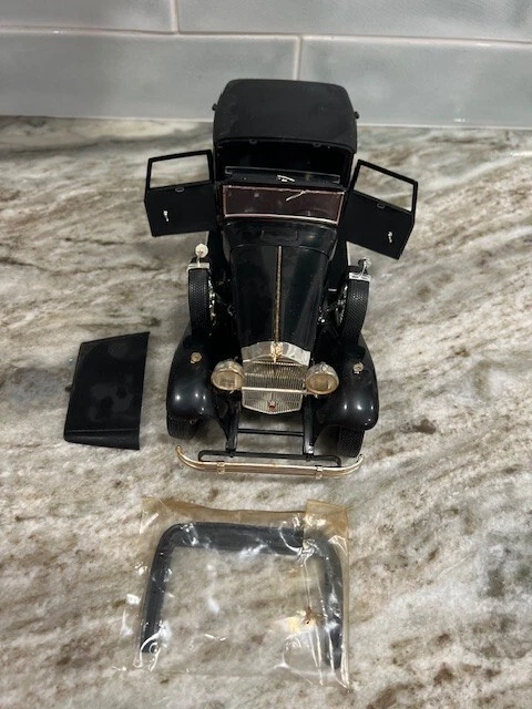 Signature 1930 Packard Lebaron Black 1:18 Die Cast - Image 3 of 4