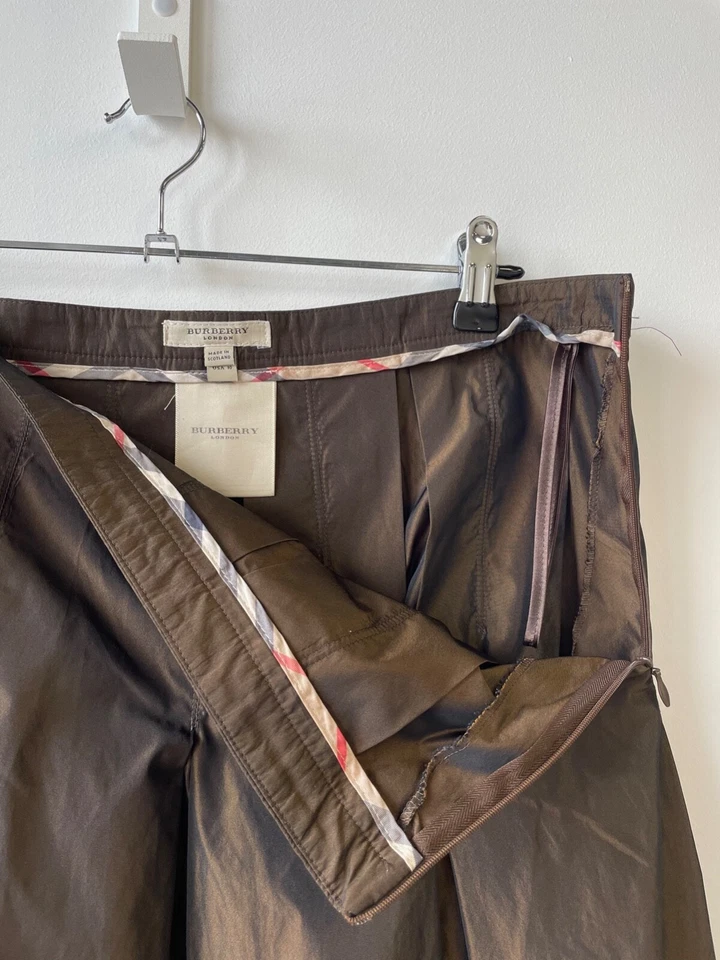 Falda midi plisada de poliéster para mujer Burberry talla US 10 Foto 2 de 4