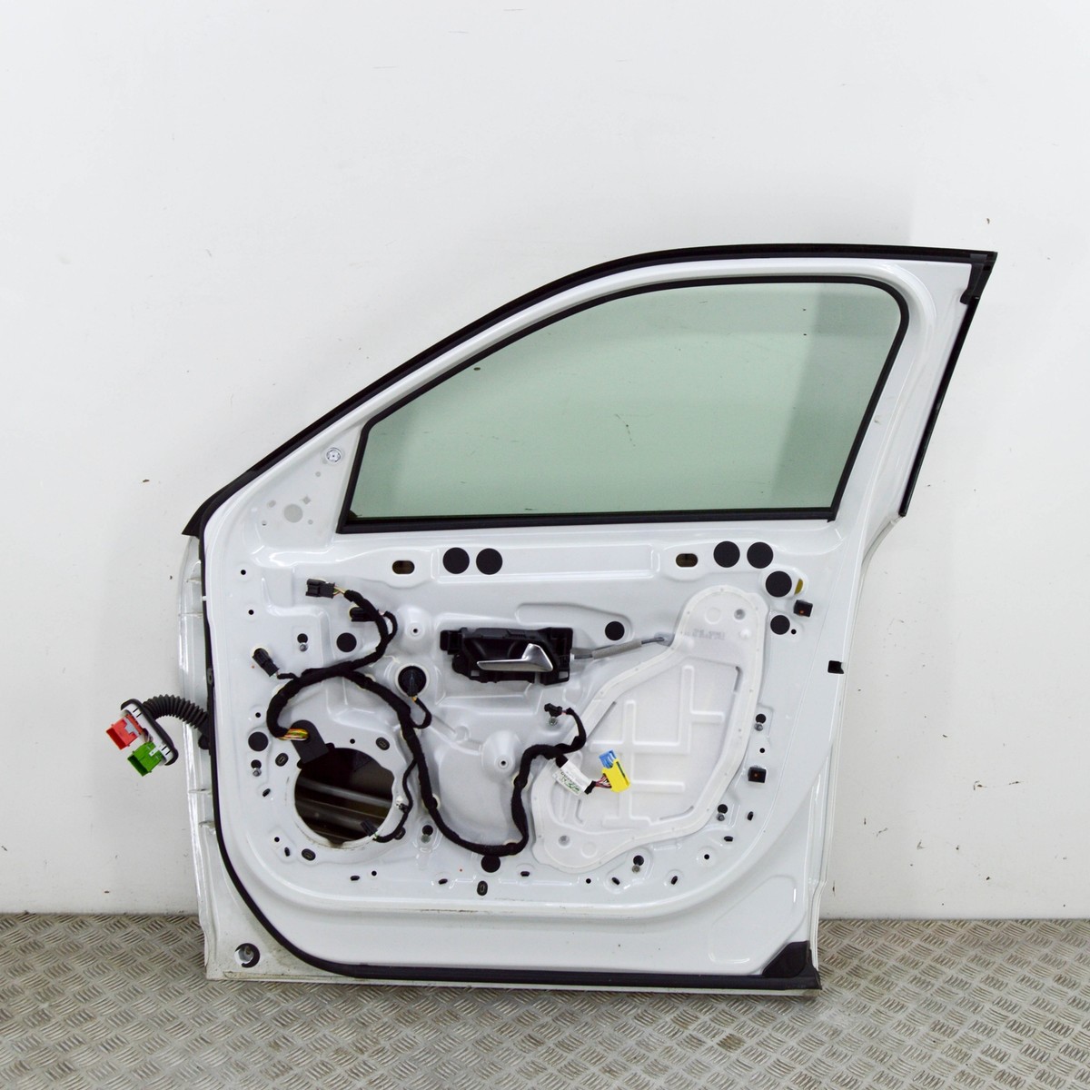 eriy PEUGEOT 2008 P24 Front Right Door RHD 9831047380 2020 KWE