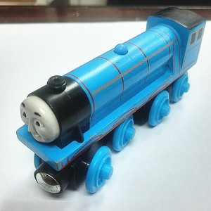 thomas wooden magnetic trains