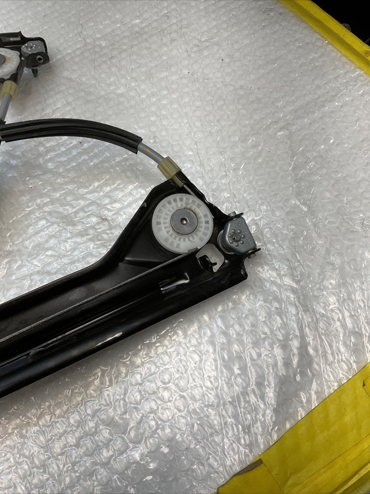2014 - 2020 MASERATI QUATTROPORTE FRONT RIGHT DOOR WINDOW REGULATOR MOTOR OEM