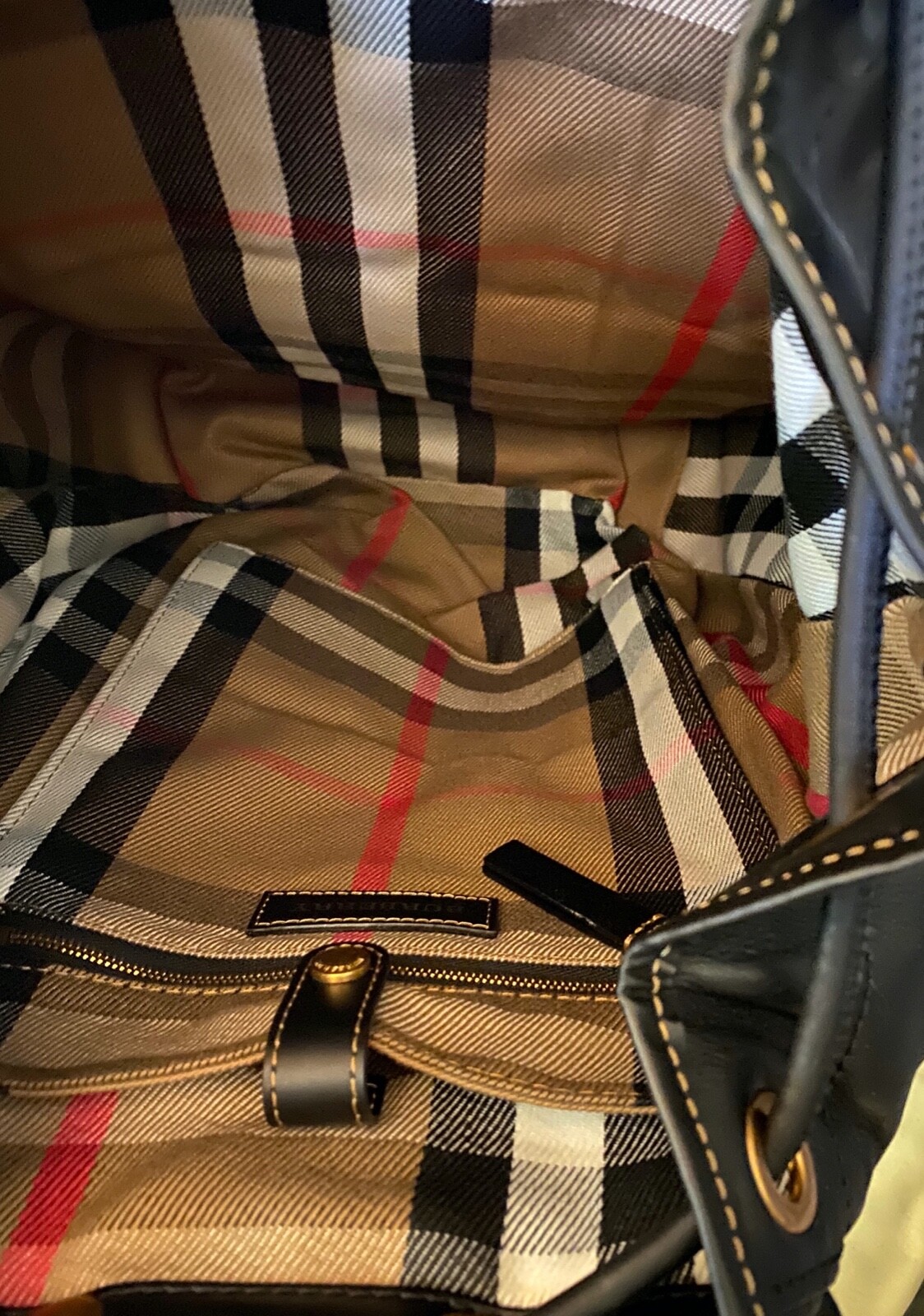 100percent  Authentic Black Leather Burberry Nap sac Unisex image 4