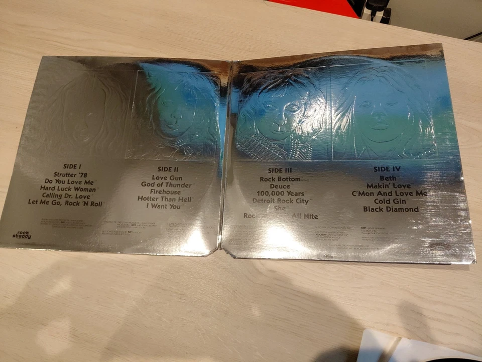 KISS Double Platinum COMPLETE  1978 2LP 1st US Press w/ AWARD & Merchandise Form - Image 3 of 4