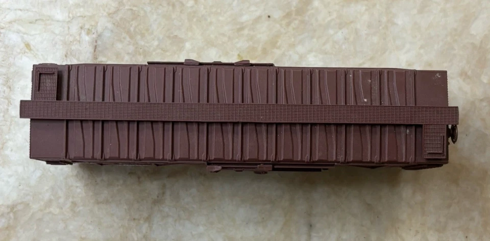 HO Scale Athearn 1772 40' Stock Car Rock Island RI 79609 RTR - Image 3 of 4