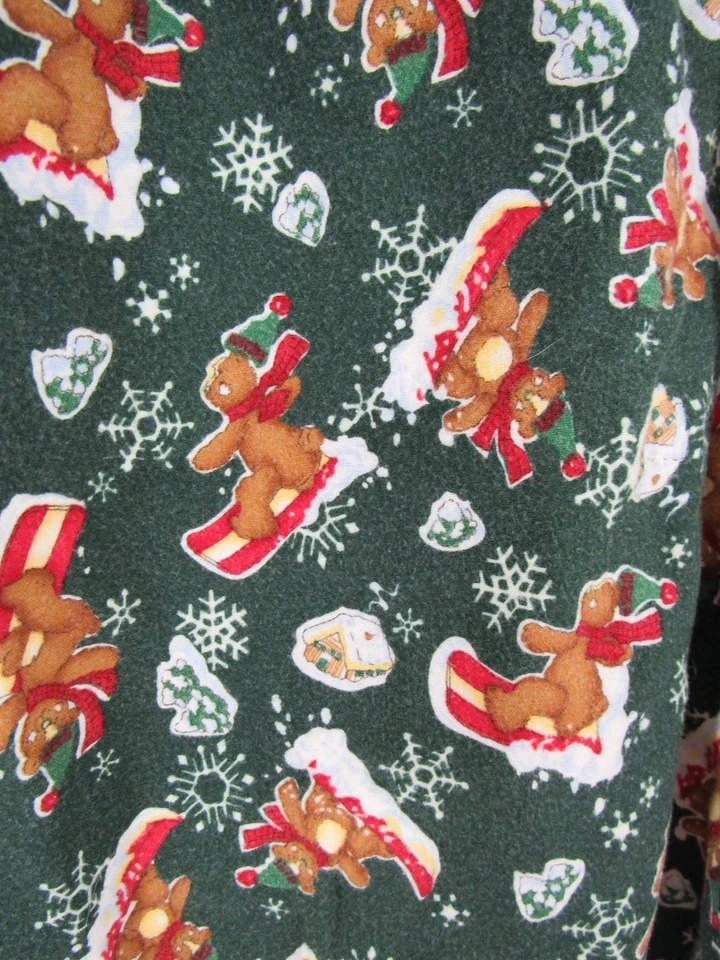 Blusa Médica de Franela SCRUBS Talla XL Verde Oso de Navidad Cuello en V Manga Corta Bolsillo Foto 2 de 4