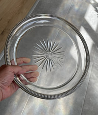Plateau de présentation 28,5cm  cristal taillé bordure en argent masif minerve .