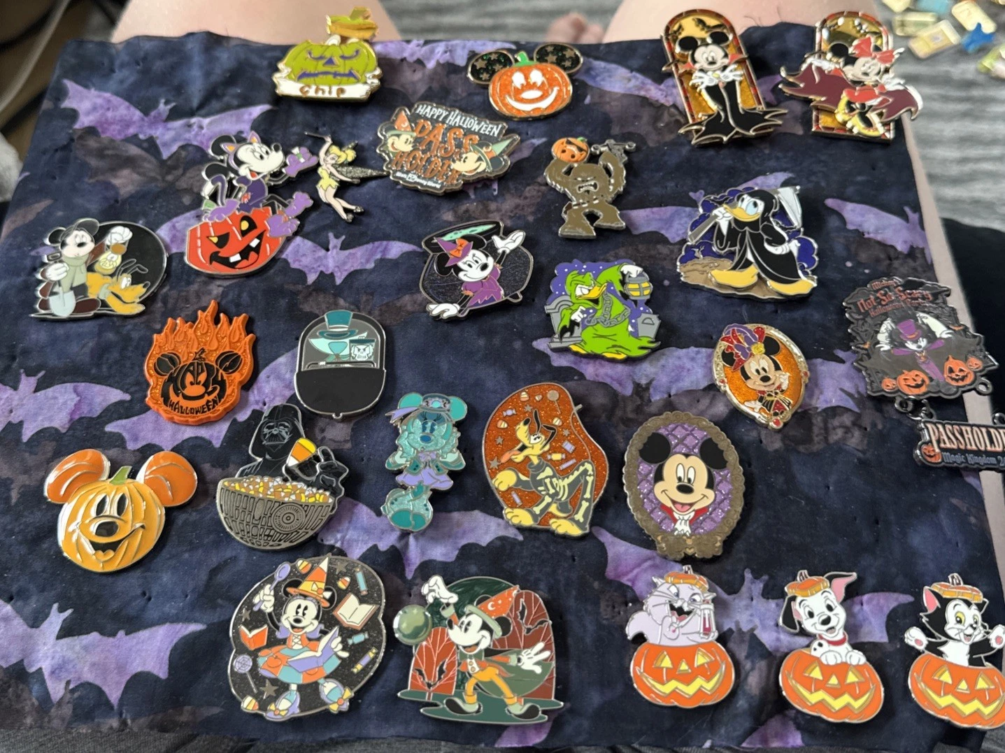 Disney Pin Halloween Light With One Ap And PP ￼