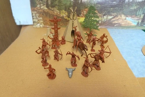 VINTAGE MARX 1950-60 WAGON TRAIN/FT.  APACHE INDIANS