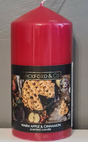 Wickford & Co Festive Pillar Candle - Choose from 4 Christmas Scents - Vegan - Picture 7 of 9