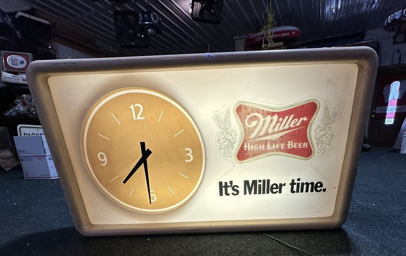 Large Miller High Life Beer CLOCK Sign  “It's Miller Time” Vintage Working