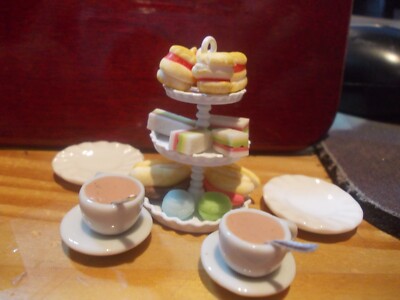 UNESSBARER CREAM TEA FÜR ZWEI FÜR EIN PUPPENHAUS