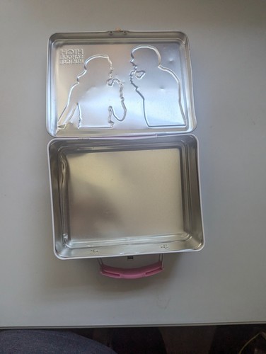 DISNEY HIGH SCHOOL MUSICAL TIN LUNCH BOX 7-1/2" X 6" X 3" Damaged SEE PIX - Picture 8 of 8