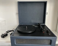 Crosley Voyager Bluetooth Portable Record Player Vinyl Turntable Navy CR8017B-NY