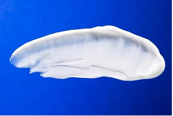 Limpiador diario sin aceite Noxzema Ultimate Clear Deep Pore para piel suave y tersa Foto 3 de 4