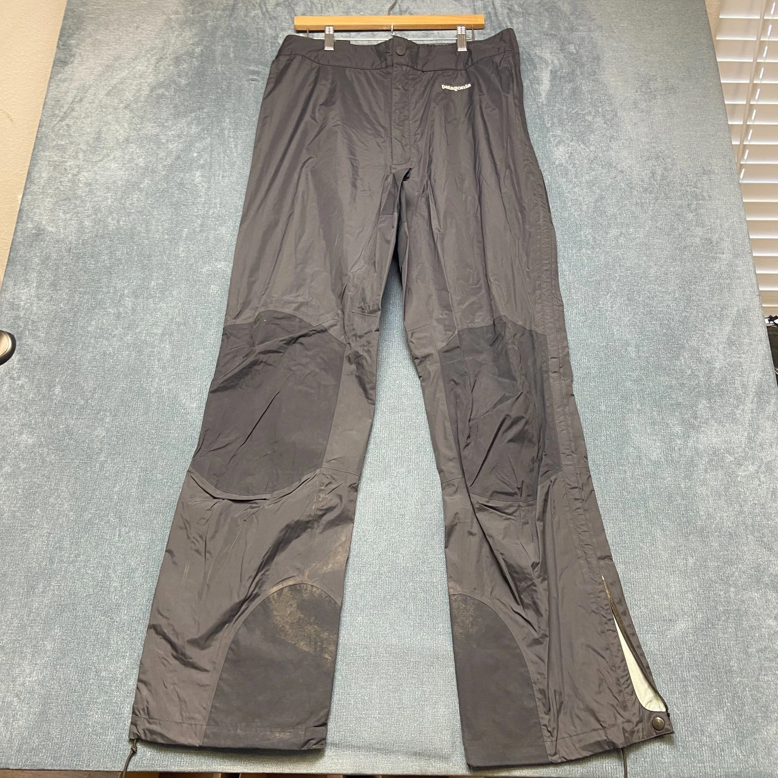 Patagonia Snow Pants Mens 36 Black Logo Drawcord Hem Ankle Zip Straight Leg