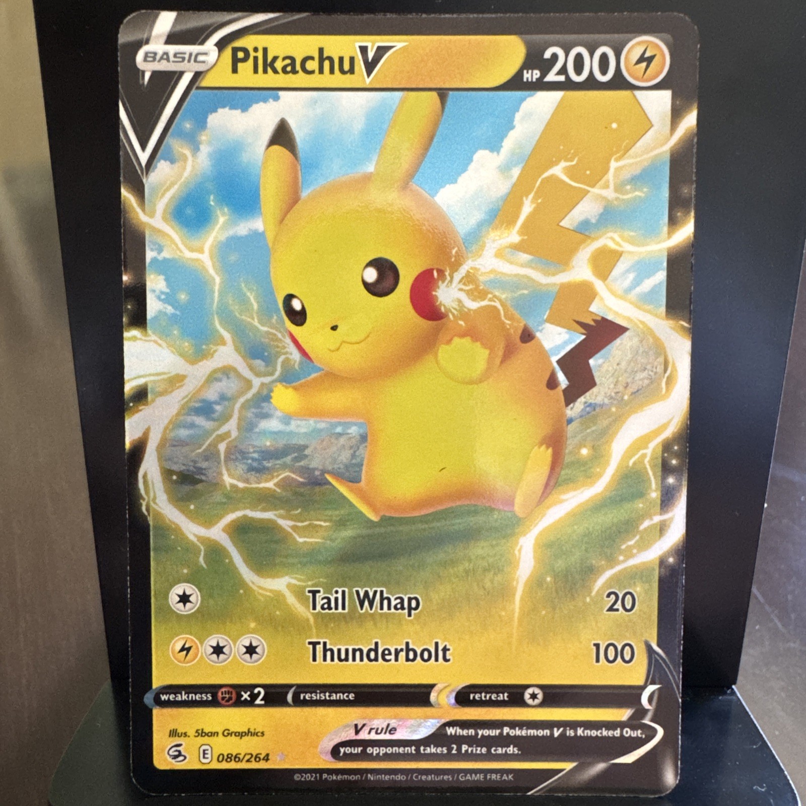 Pokemon TCG - Fusion Strike - Pikachu V 086/264 - NM Card
