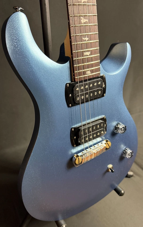 Guitarra Eléctrica PRS SE CE 24 Estándar Satinado Stoptail Azul Hielo Metálico con Bolsa Foto 4 de 4