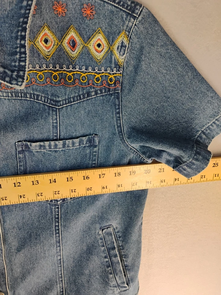 Top De Colección Denim Co Mujer Medio Azul Denim Bordado Boho A Presión Con Botones Foto 4 de 4