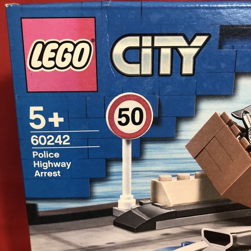 *BRAND NEW* Lego City Police Highway Arrest #60242 *RETIRED* L@1 - Picture 4 of 6