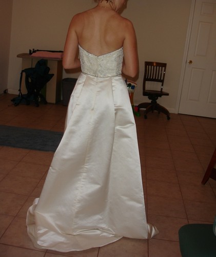AMY KUSCHEL Wedding Dress ~ Silk Designer Sample ~ Size 6-8 - Picture 2 of 2