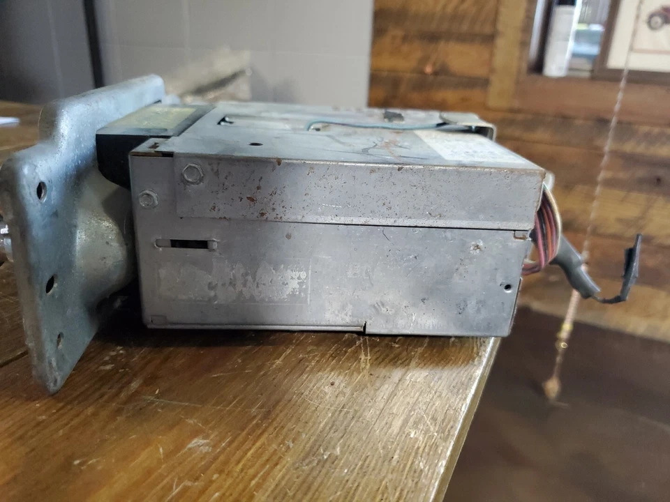 D5UA19A004AB 1975-79 Ford E-Series Van/Bronco/Mustang AM/FM Radio Untested Used - Image 4 of 4