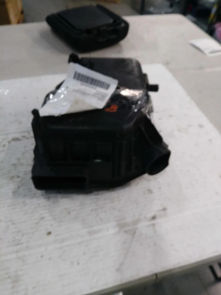 2016 Jeep Patriot Air Cleaner Assembly OEM Blue 2.0L 98K Miles 05145595AA - Image 2 of 4