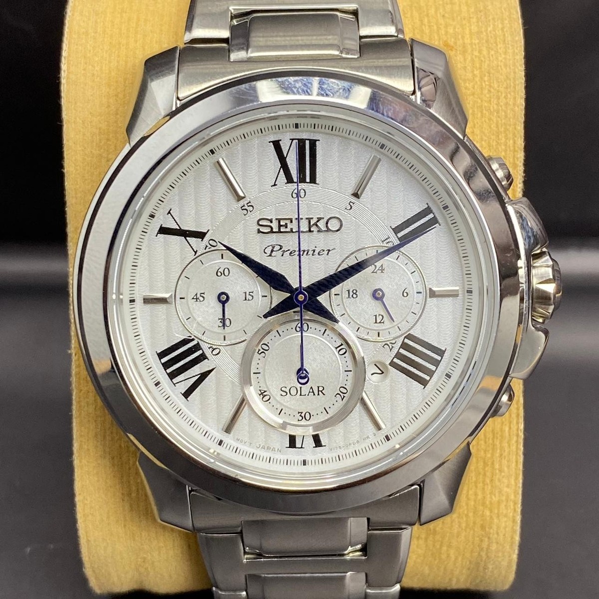 SEIKO Premier クロノグラフ ローマン 白文字盤 セイコー プルミエ Rare Seiko Premier SSC595P1 Chronograph White Roman Solar V175