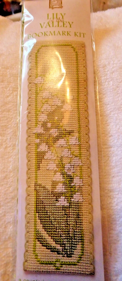 Kreuzstich Stickpackung Lesezeichen Textile Heritage Maiglöckchen - Bild 2 von 3
