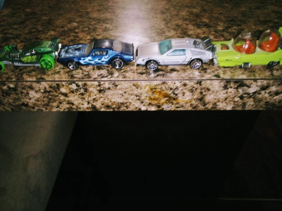 Lote de 9 Hot Wheels Milano, Batwing y Spiderman Drift King. Otros coches sueltos Foto 3 de 4
