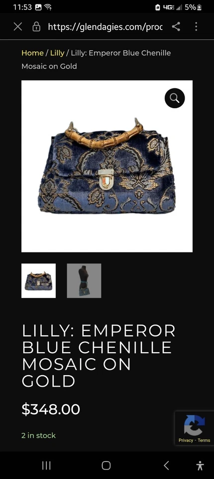 LILLY: Mosaico de chenilla azul emperador sobre oro por: Glenda Gies Foto 3 de 4