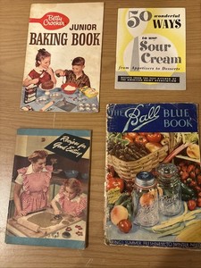 Lot of 10 Vintage Cook Books Recipe Booklets Pamphlets Crisco Carnation Argo