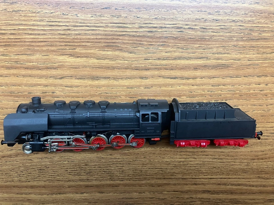 Vintage Piko HO steam train price reduced and now with an additional freight car - Image 4 of 4